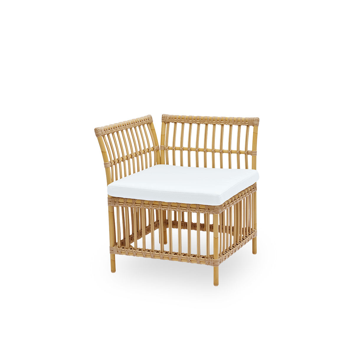 Seitenansicht des Meghan Outdoor-Essbank-Eckmoduls. Aluminiumrahmen im Rattan-Look mit ArtFibre-Umschlingungen. Sitzhöhe 45 cm, passend zu den meisten Essstühlen.