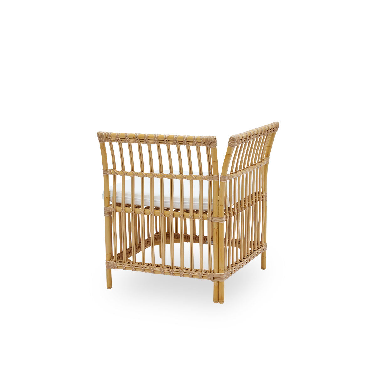 Rückansicht des Meghan-Outdoor-Essbank-Eckmoduls. Aluminiumrahmen in Rattanoptik mit ArtFibre-Geflecht. Sitzhöhe 45 cm, passend zu den meisten Essstühlen.