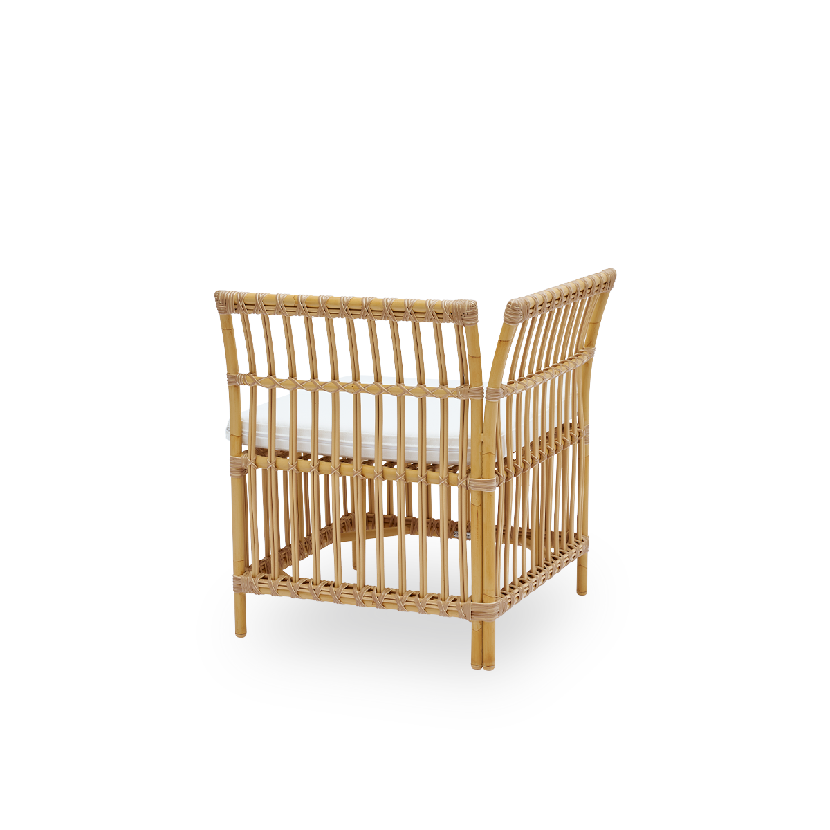Rückansicht des Meghan-Outdoor-Essbank-Eckmoduls. Aluminiumrahmen in Rattanoptik mit ArtFibre-Geflecht. Sitzhöhe 45 cm, passend zu den meisten Essstühlen.