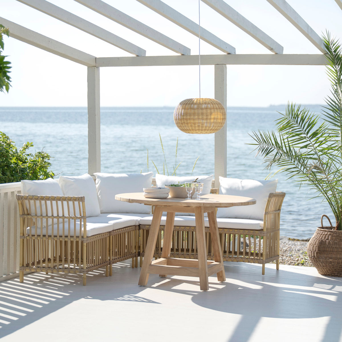 Meghan Exterior Essbank | Eckmodul
