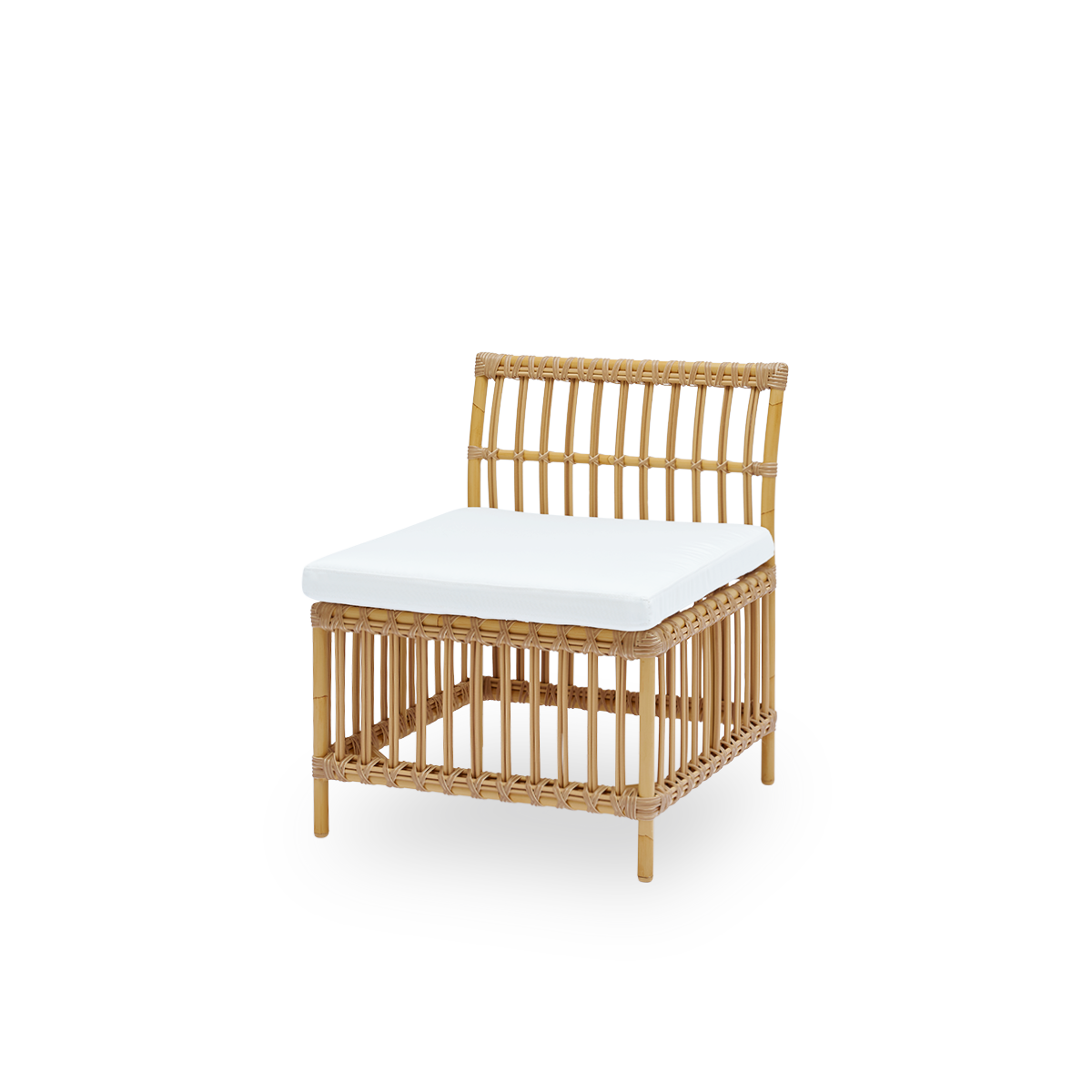 Seitenansicht des Meghan Outdoor-Essbank-Mittelmoduls. Aluminiumrahmen im Rattan-Look mit ArtFibre-Umschlingungen. Sitzhöhe 45 cm, passend zu den meisten Essstühlen.