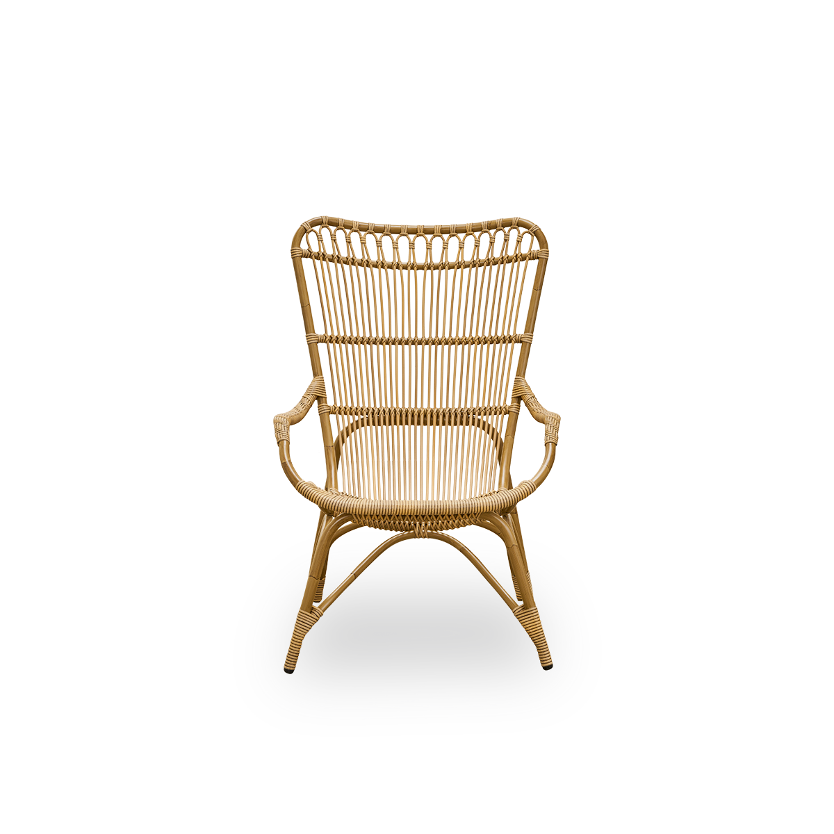 Vorderansicht des Monet Outdoor-Loungesessels mit hoher Rückenlehne und Armlehnen in Naturfarbe.
Aluminiumrahmen in Rattanoptik mit ArtFibre-Umwicklungen.