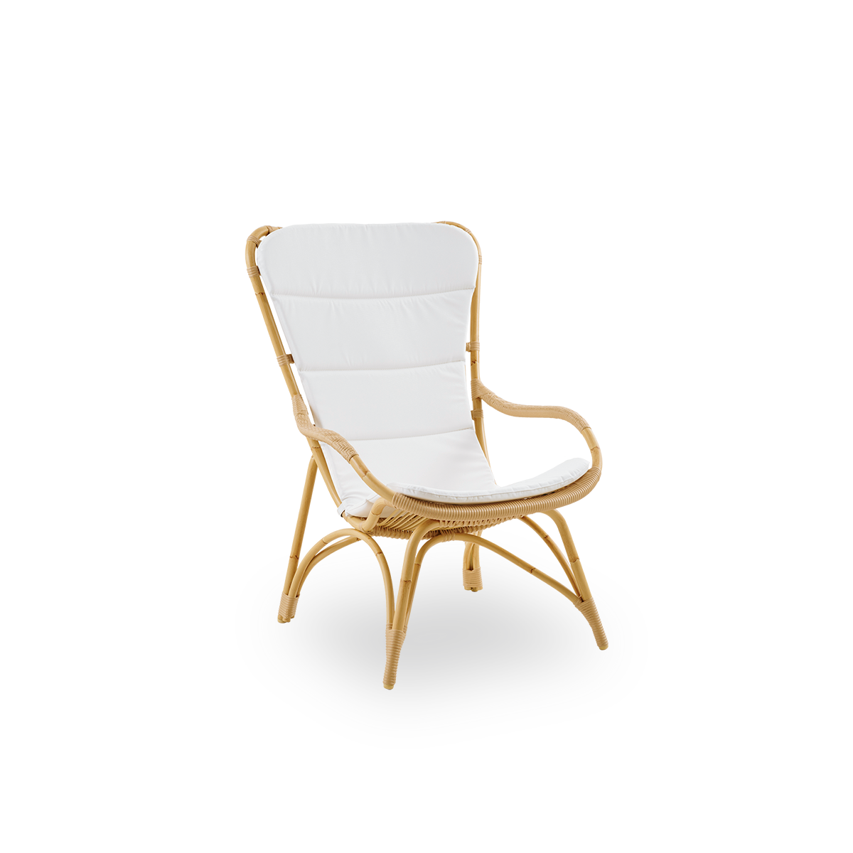 Seitenansicht des Monet Outdoor-Loungesessels mit hoher Rückenlehne und Armlehnen in Natural-Farbe. Aluminiumrahmen im Rattan-Look mit ArtFibre-Umschlingungen.