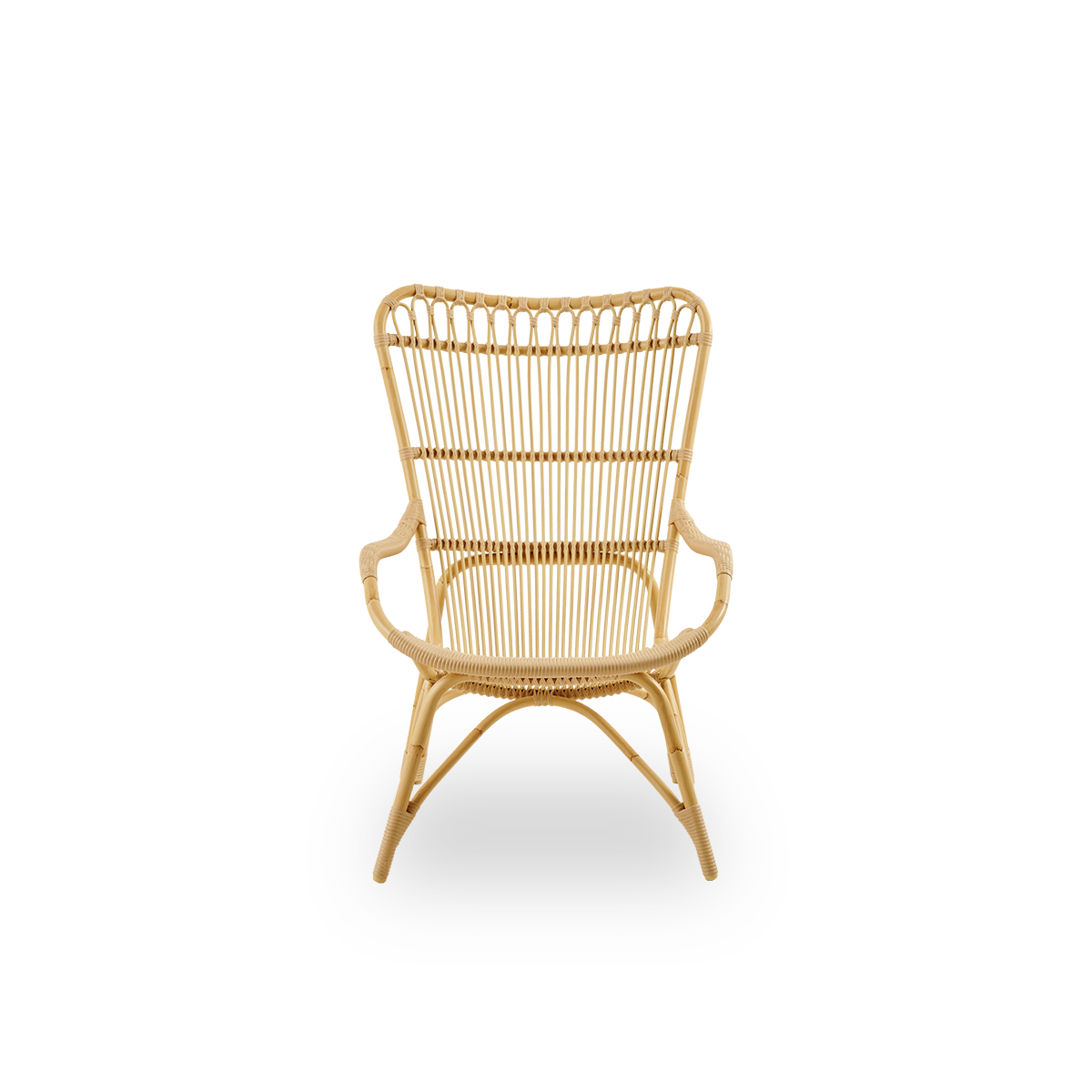 Vorderansicht des Monet Outdoor-Loungesessels mit hoher Rückenlehne und Armlehnen in Naturfarbe.
Aluminiumrahmen in Rattanoptik mit ArtFibre-Umwicklungen.