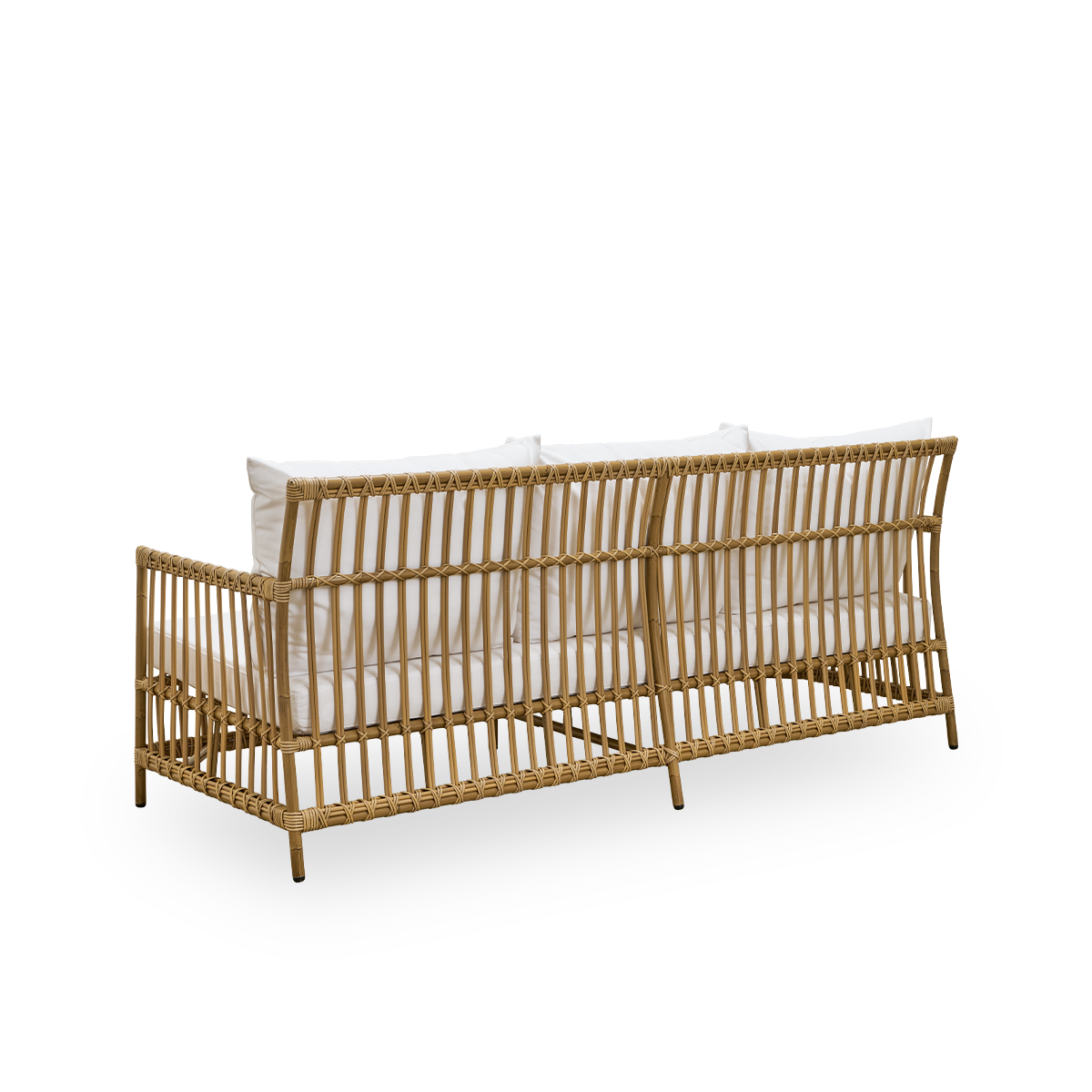 Rückansicht des Caroline-Außensofas für drei Personen in der Farbe Antik, schlichtes und elegantes dänisches Design. Aluminiumrahmen in Rattanoptik mit ArtFibre-Bindungen.