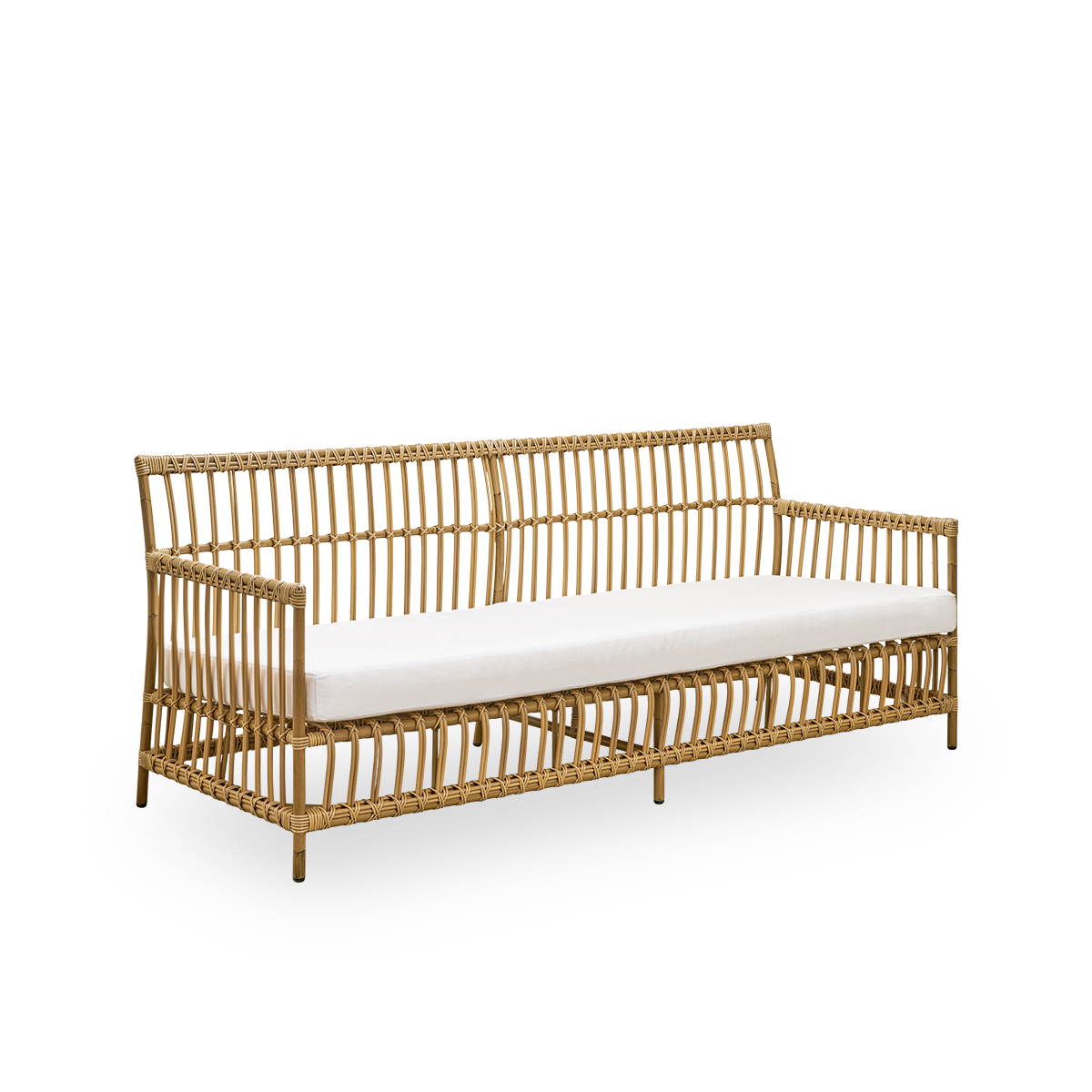 Seitenansicht des Caroline Outdoor-3-Sitzer-Sofas in der Farbe Antique, schlichtes und elegantes dänisches Design. Aluminiumrahmen im Rattan-Look mit ArtFibre-Bindungen.