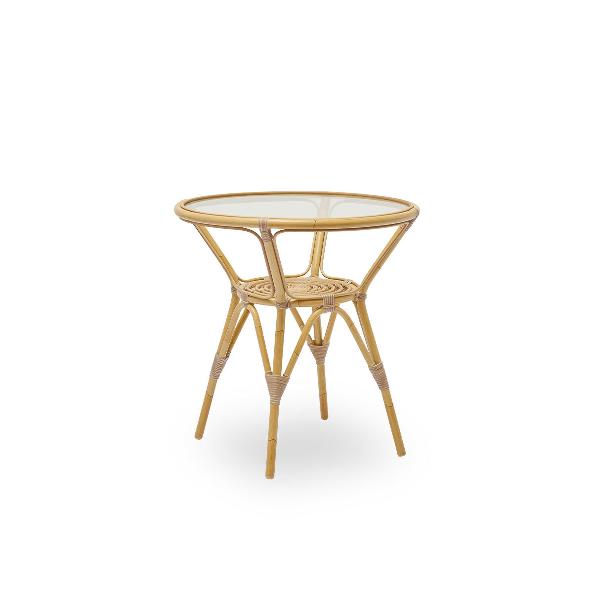 Seitenansicht des Tony Outdoor-Café-Tisches mit 8 mm gehärteter Glasplatte, die im Tischrahmen befestigt ist. Aluminiumrahmen in Rattan-Optik mit ArtFibre-Umwicklungen.