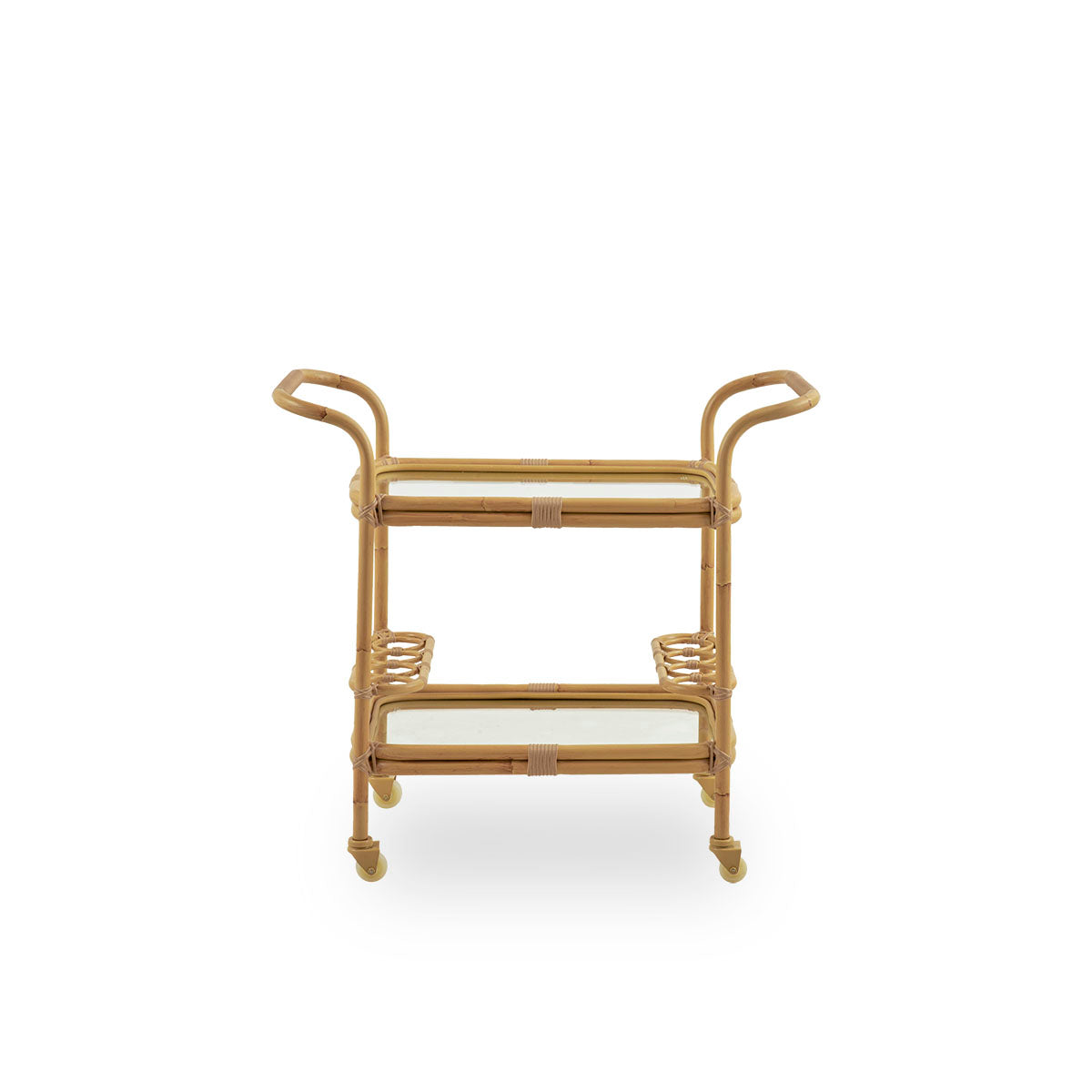 Schlichte Seitenansicht des Carlo Outdoor-Barwagens, ein dekorativer und praktischer Wagen für den Außenbereich. Der Wagen hat einen Aluminiumrahmen in handbemaltem Rattan-Look mit handgefertigten ArtFibre-Details, die ihn zu einer gemütlichen Ergänzung f