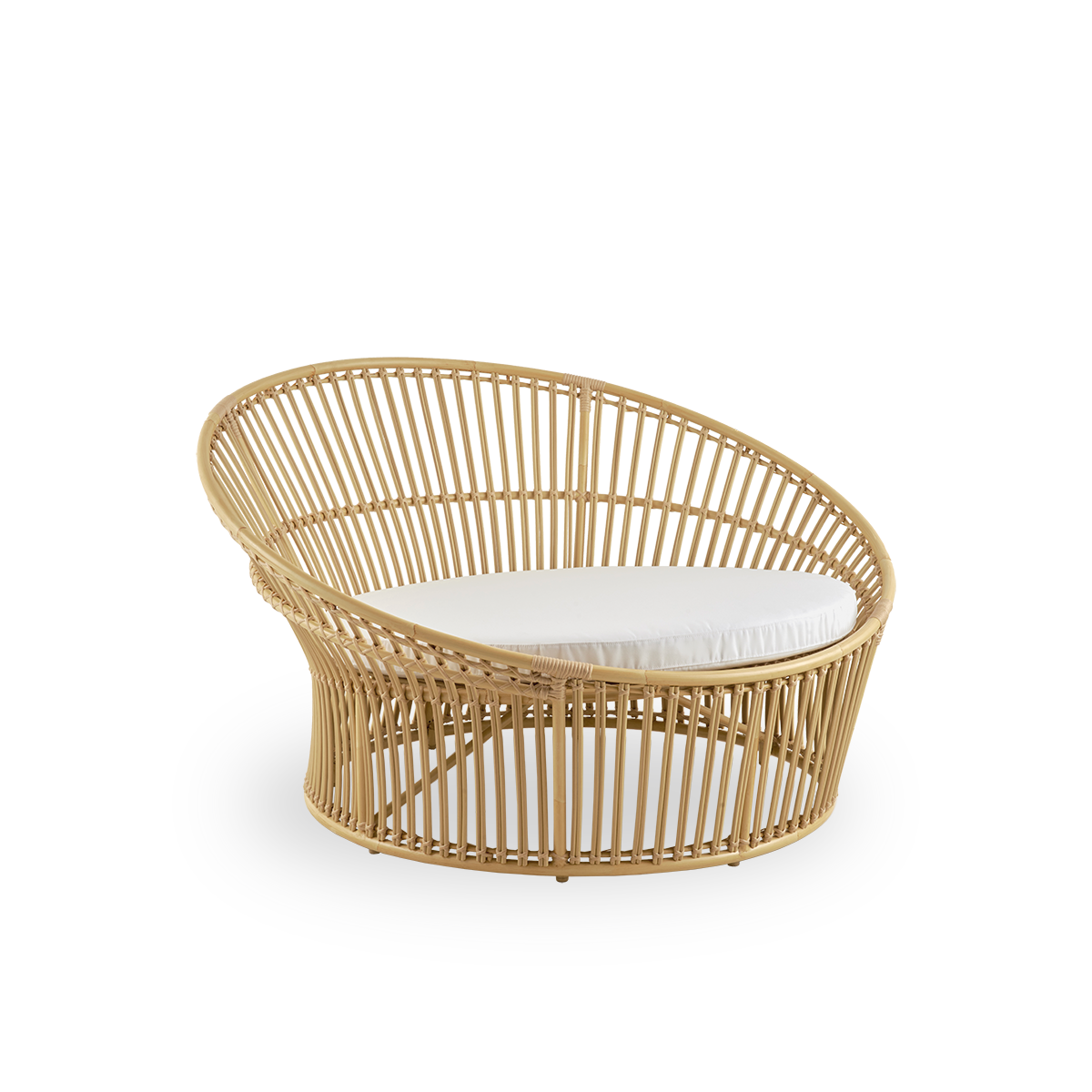Seitenansicht des Olympia Nest Exterior, luxuriöses dänisches Design Outdoor-Liebesnest mit offenem Geflecht und gebogener Rückenlehne. Aluminiumrahmen im Rattan-Look mit ArtFibre-Umschlingungen.