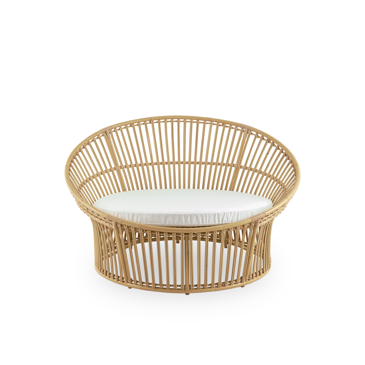 Vorderansicht des Olympia Nest Exterior, ein luxuriöses Outdoor-Love-Nest im dänischen Design mit offenem Geflecht und gebogener Rückenlehne.
Aluminiumrahmen in Rattanoptik mit ArtFibre-Umwicklungen.