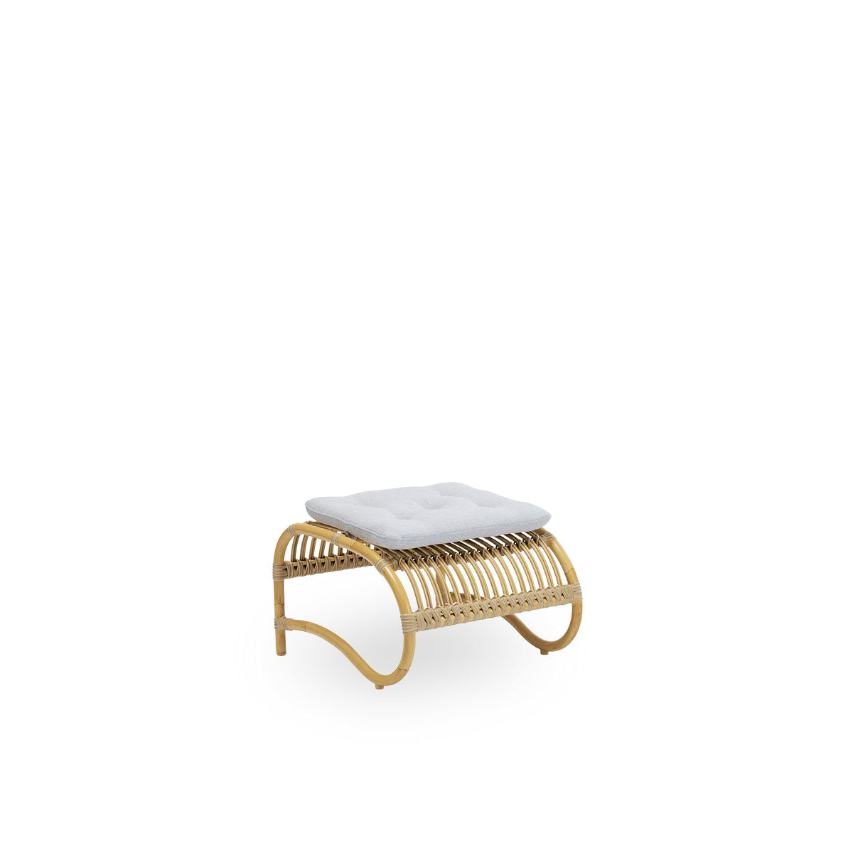 VB-18Y_A616_Teddy_footstool_cushion_indoor