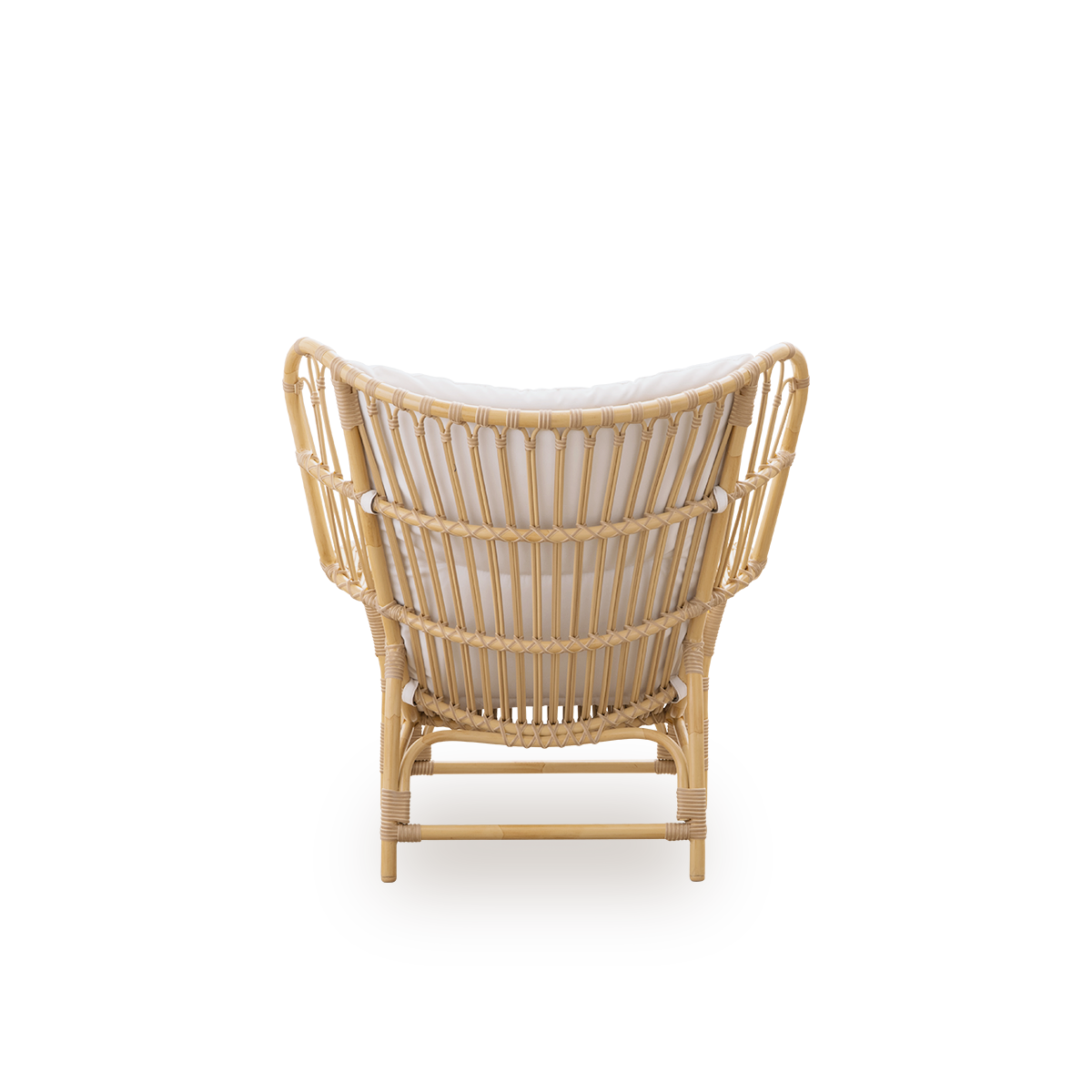 Einfache Rückansicht des Teddy Exterior Lounge-Stuhls, entworfen von Viggo Boesen. Großer, umschließender Lounge-Stuhl mit Aluminiumrahmen in Rattanoptik und ArtFibre-Verbindungen.