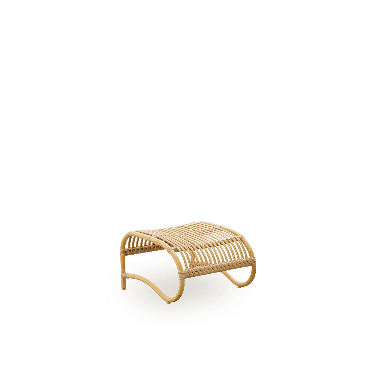 Seitenansicht des Teddy Exterior Fußhockers, entworfen von Viggo Boesen. Aluminiumrahmen in Rattan-Optik mit ArtFibre-Umwicklungen.