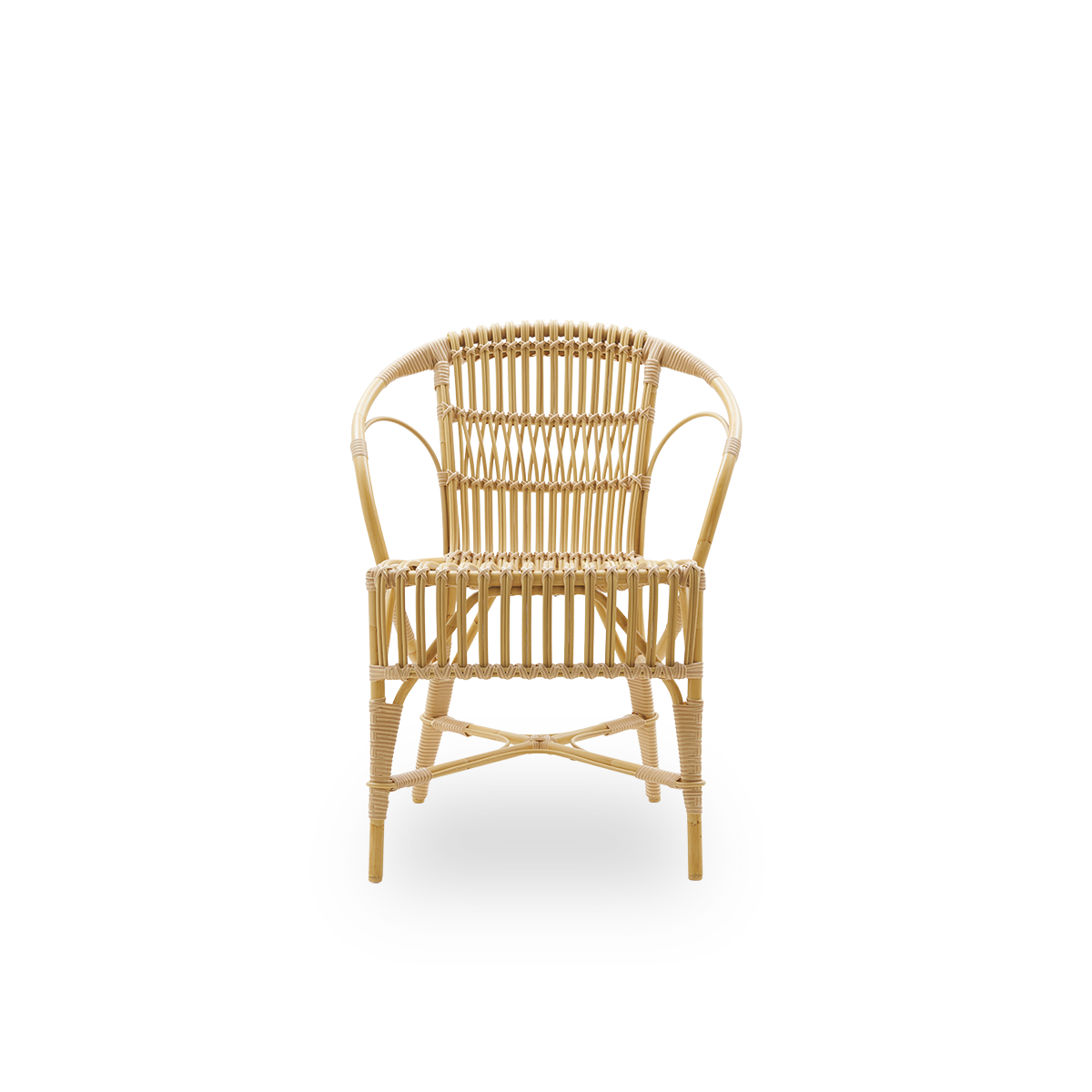 Vorderansicht des Robert Exterior Loungestuhls, entworfen von Robert W.
Aluminiumrahmen in Rattanoptik mit ArtFibre-Umwicklungen und detailliert geflochtenem Sitz und Rückenlehne.